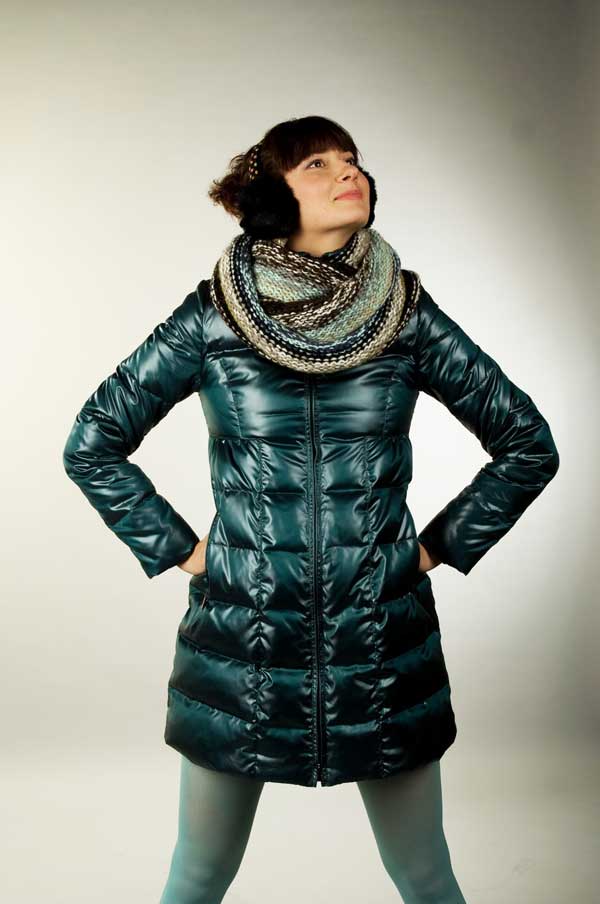 Изумрудное пуховое полупальто