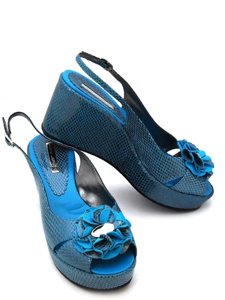 Босоножки бирюзового цвета с выделкой под кожу кобры
