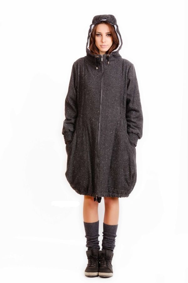 Пальто с капюшоном в молодежном стиле