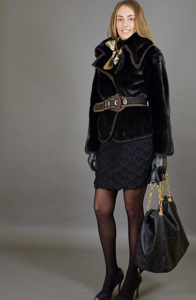 Жакет из черной норки с отделкой перфорированной замшей