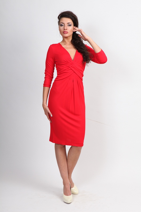 Оригинальное красное платье "Чувство стиля"