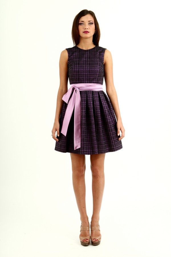 Платье в клеточку с бантом