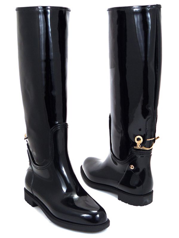 Осенние сапоги из изысканной лаковой кожи и эластичной резины