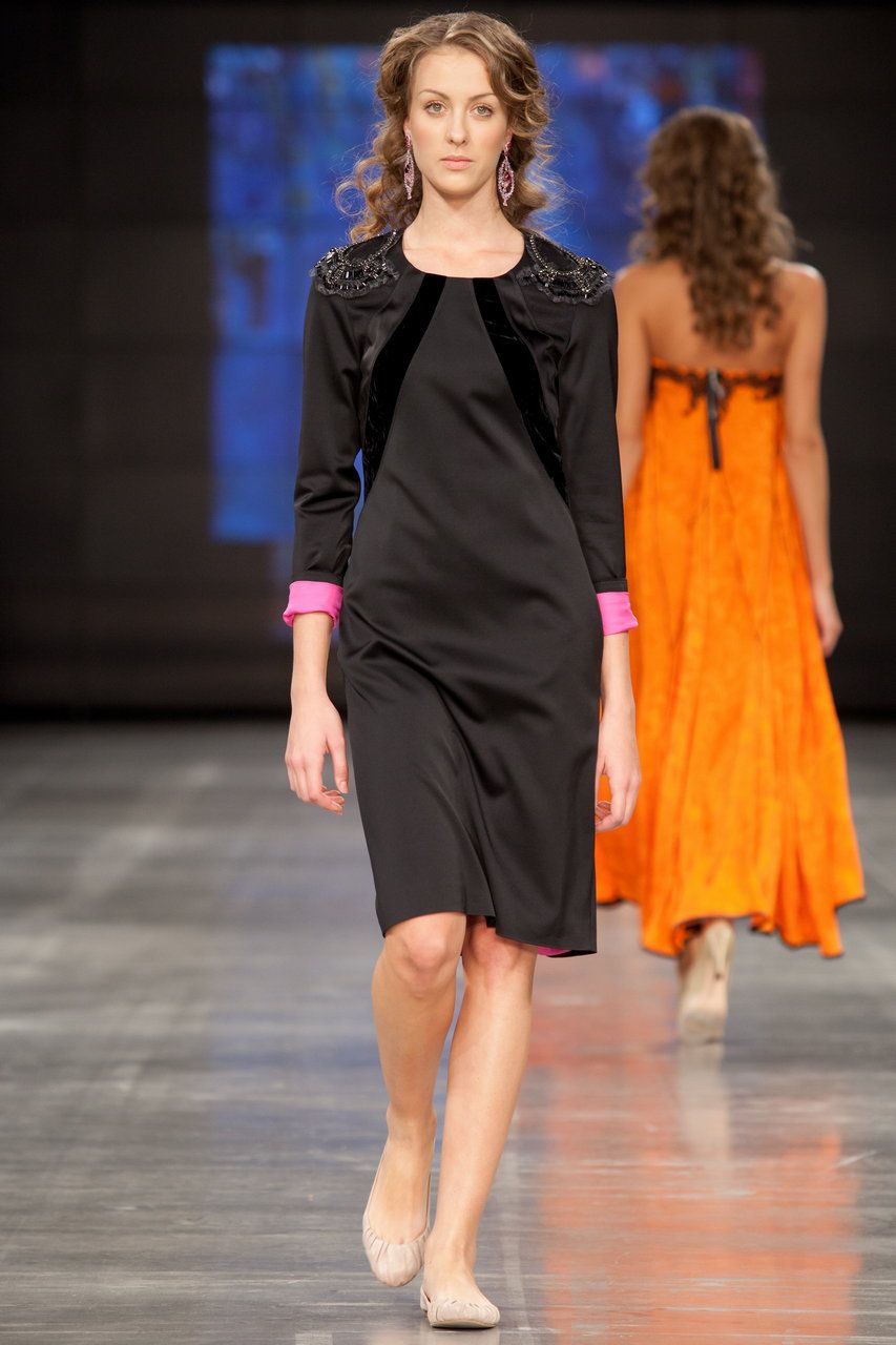 Чёрное шёлковое платье