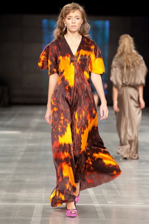 Цветное платье в пол