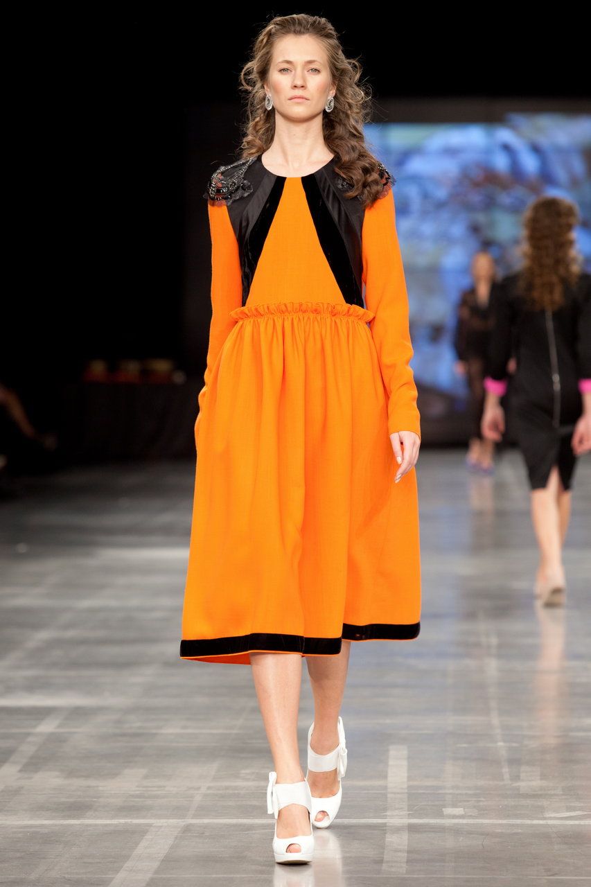 Платье со вставками