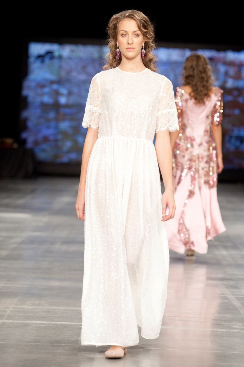 Платье с кружевами от Iya Yots