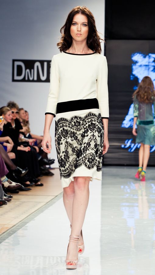 Утонченное платье с изысканным кружевом