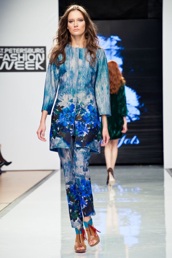 Стильное пальто с эффектом "даблфейс"