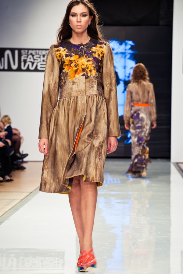 Яркое утонченное пальто с эффектом "даблфейс"