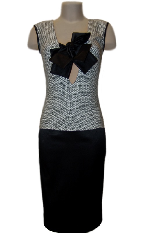 Нежный топ с черным бантом