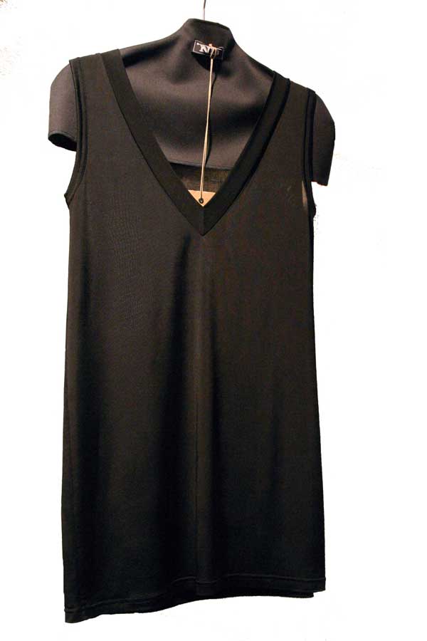 Короткая туника черного цвета без рукавов