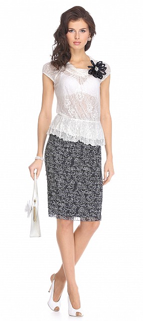 Нежный и элегантный костюм из юбки и блузы