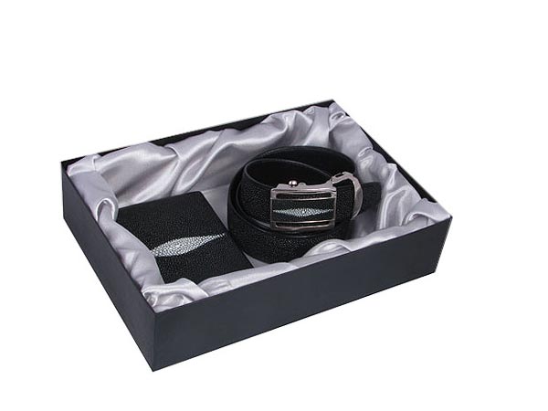 Подарочный набор для мужчины черный с красивой пряжкой