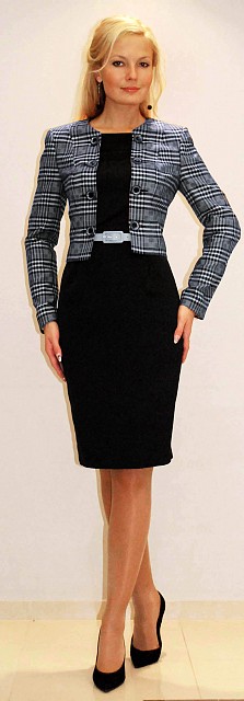 Стильный комплект из платья и жакета