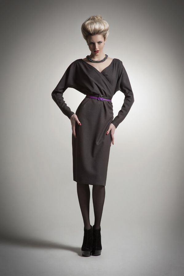 Платье с неординарным кроем рукава «летучая мышь»