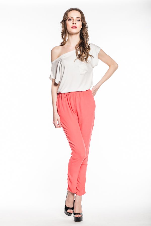 Белая комфортная футболка