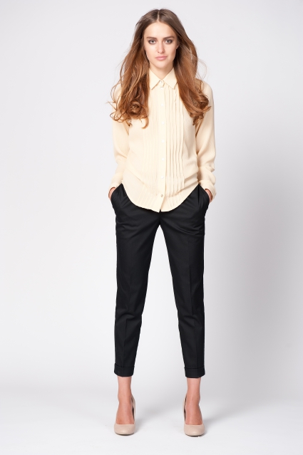 Бежевая рубашка с плиссировкой