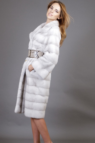 Норковая шуба голубовато-серебристого цвета