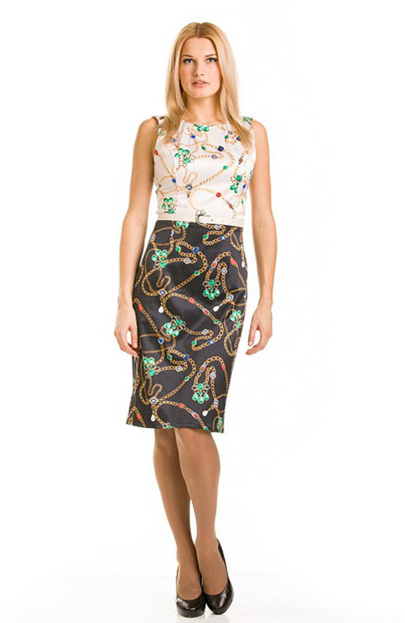 Оригинальное платье с "драгоценным" декором