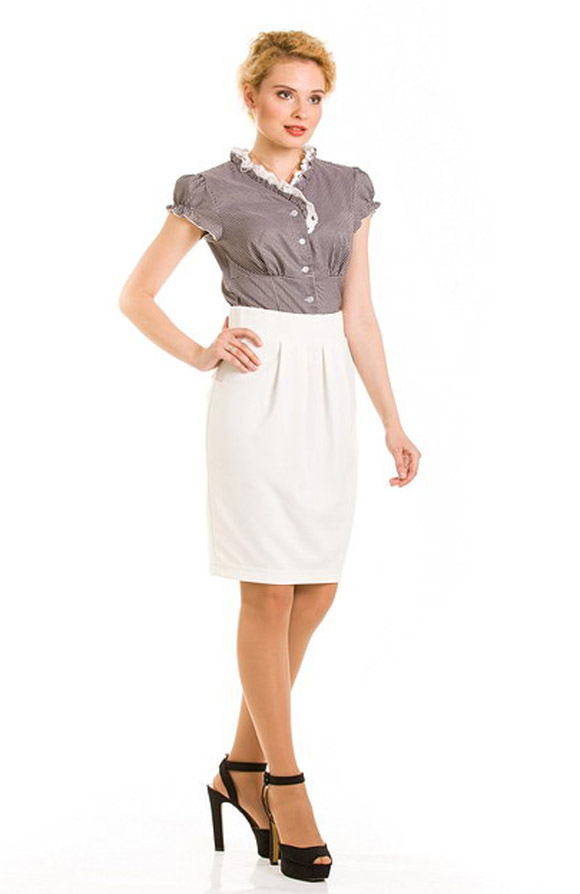 Белоснежная юбка в деловом стиле