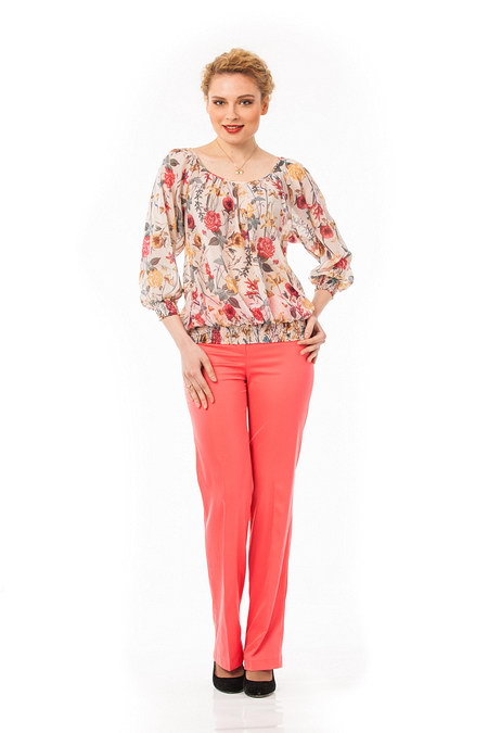 Нежная блуза в очаровательный цветок