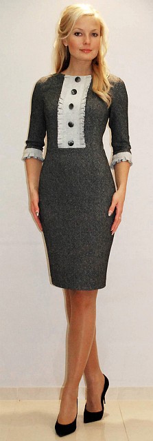 Деловое платье с контрастной планкой