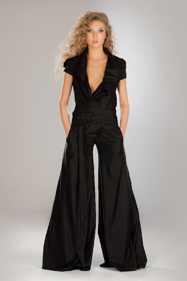 Комбинезон цельнокроеный с широкими штанинами