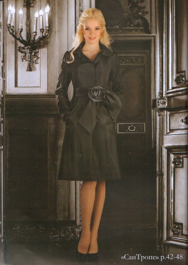 Элегантный плащ с красивым поясом