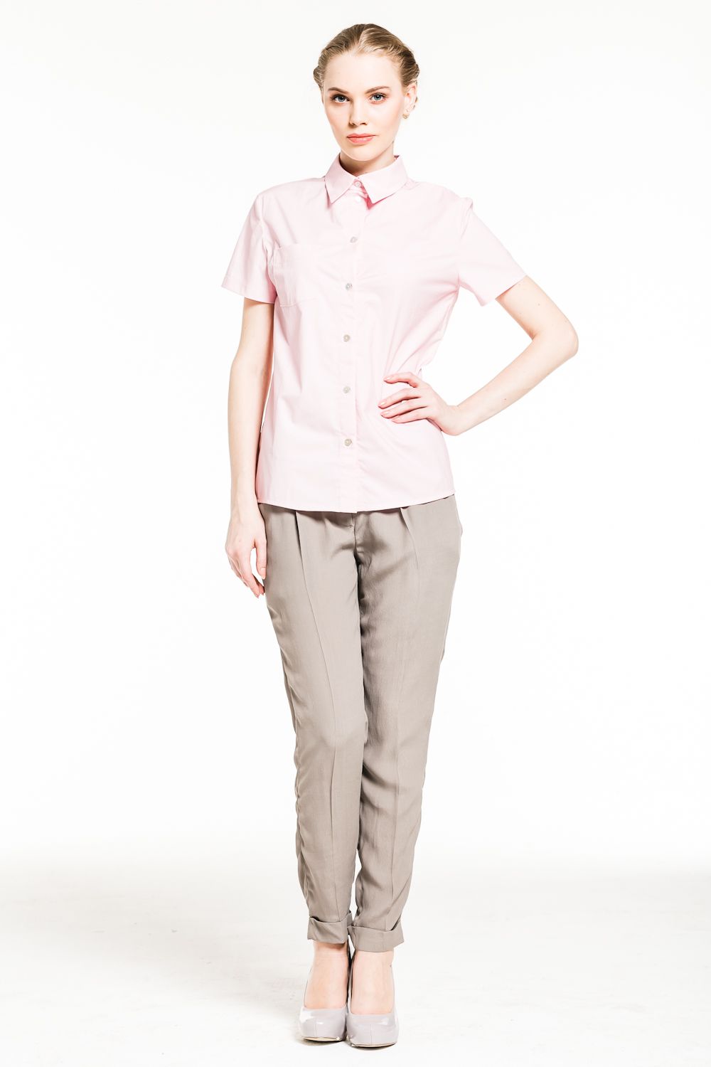 Розовая рубашка с короткими рукавами