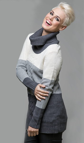 Эффектное многоцветное платье-туника в полосу