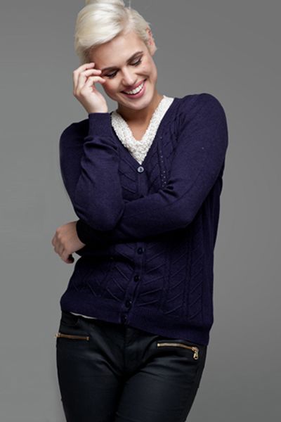 Короткий вязаный жакет-кофта