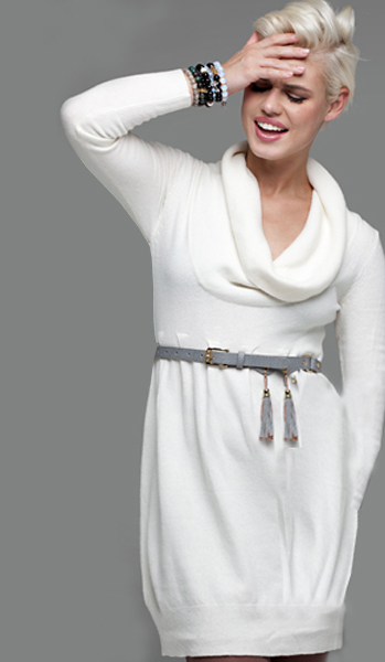 Платье облегающего силуэта с воротником «хомут»