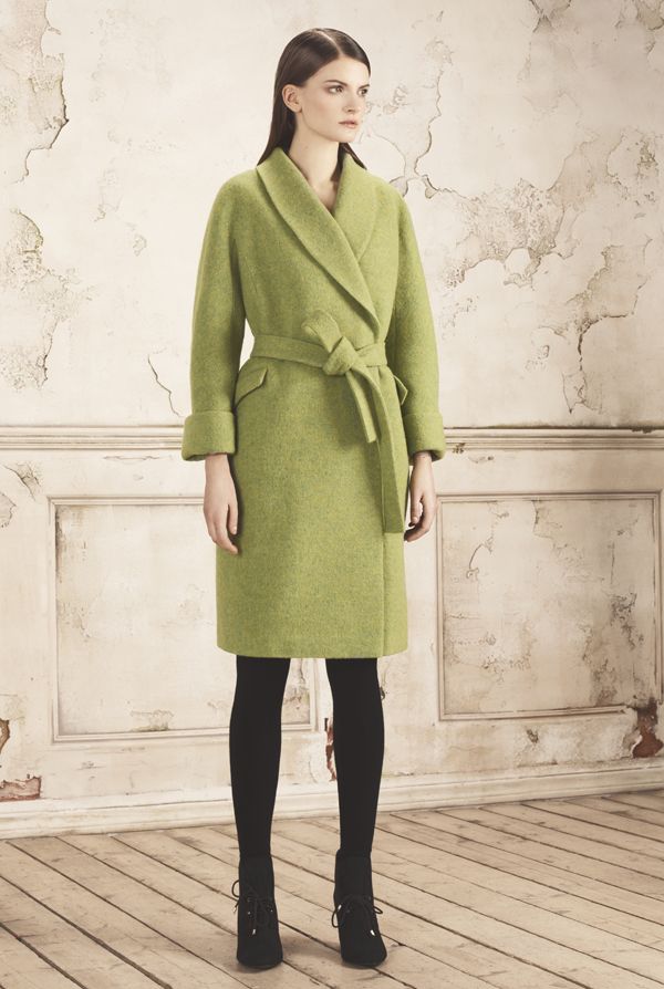 Изящное салатовое пальто с поясом
