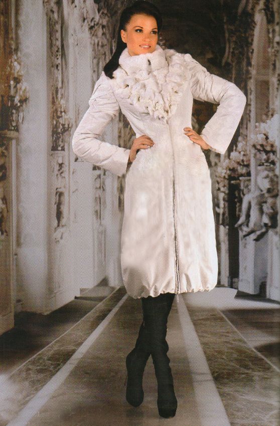 "Luterzia". Пальто с изящным воротником и оригинальным декором