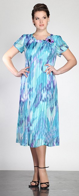 Яркое платье комфортного покроя
