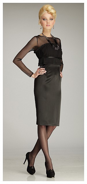 Вечернее платье с оригинальной драпировкой лифа