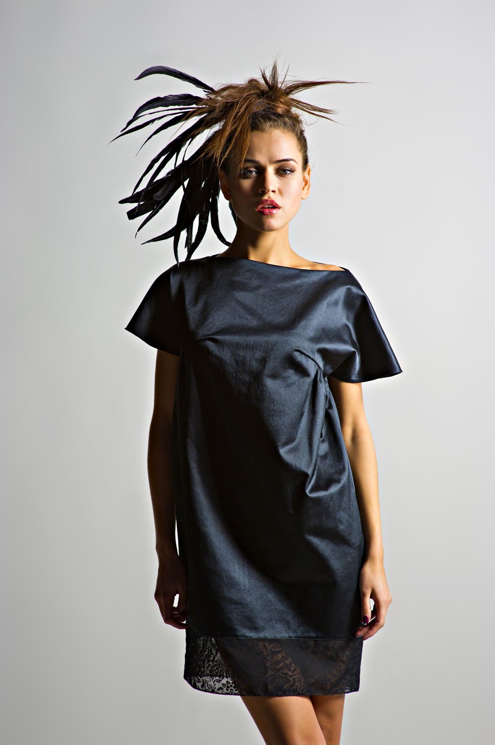 Платье чёрное атласное