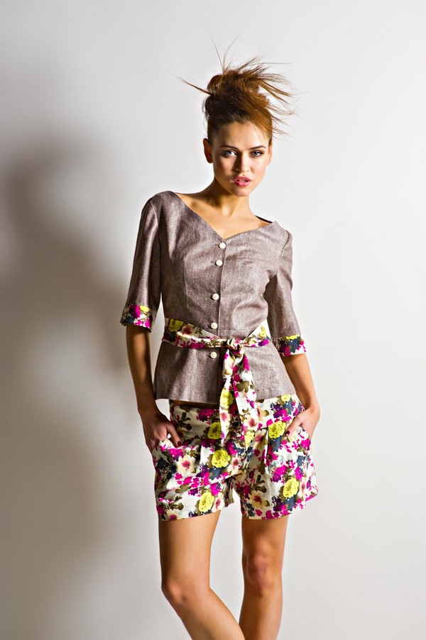 Льняная блуза с цветными вставками