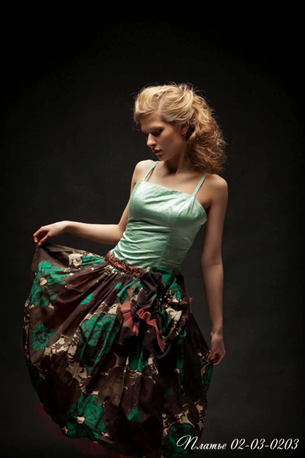 Контрастное платье