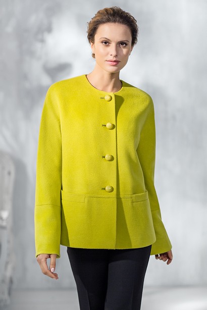 Классическое пальто силуэта трапеция