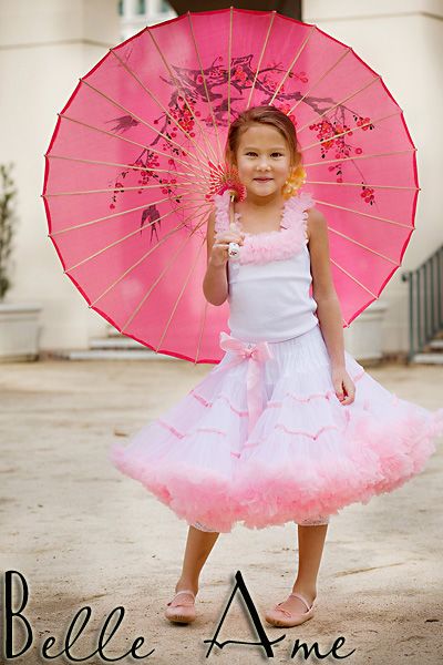 Белая юбка с розовыми полосками и опушкой