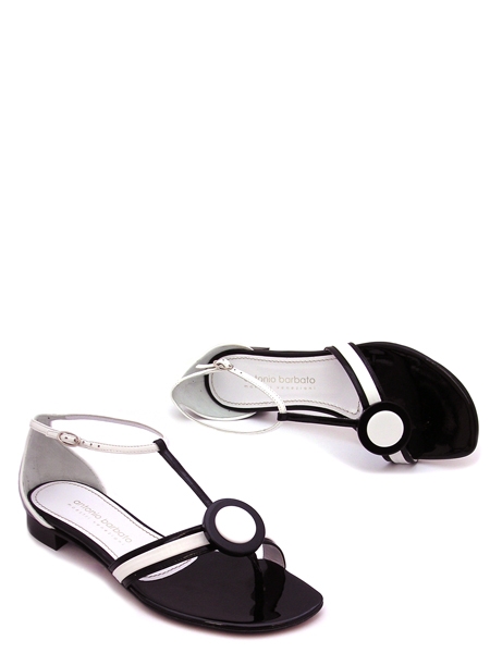 Босоножки на низком каблуке