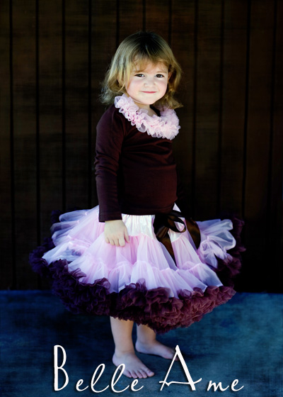 Розовая юбка с коричневой опушкой