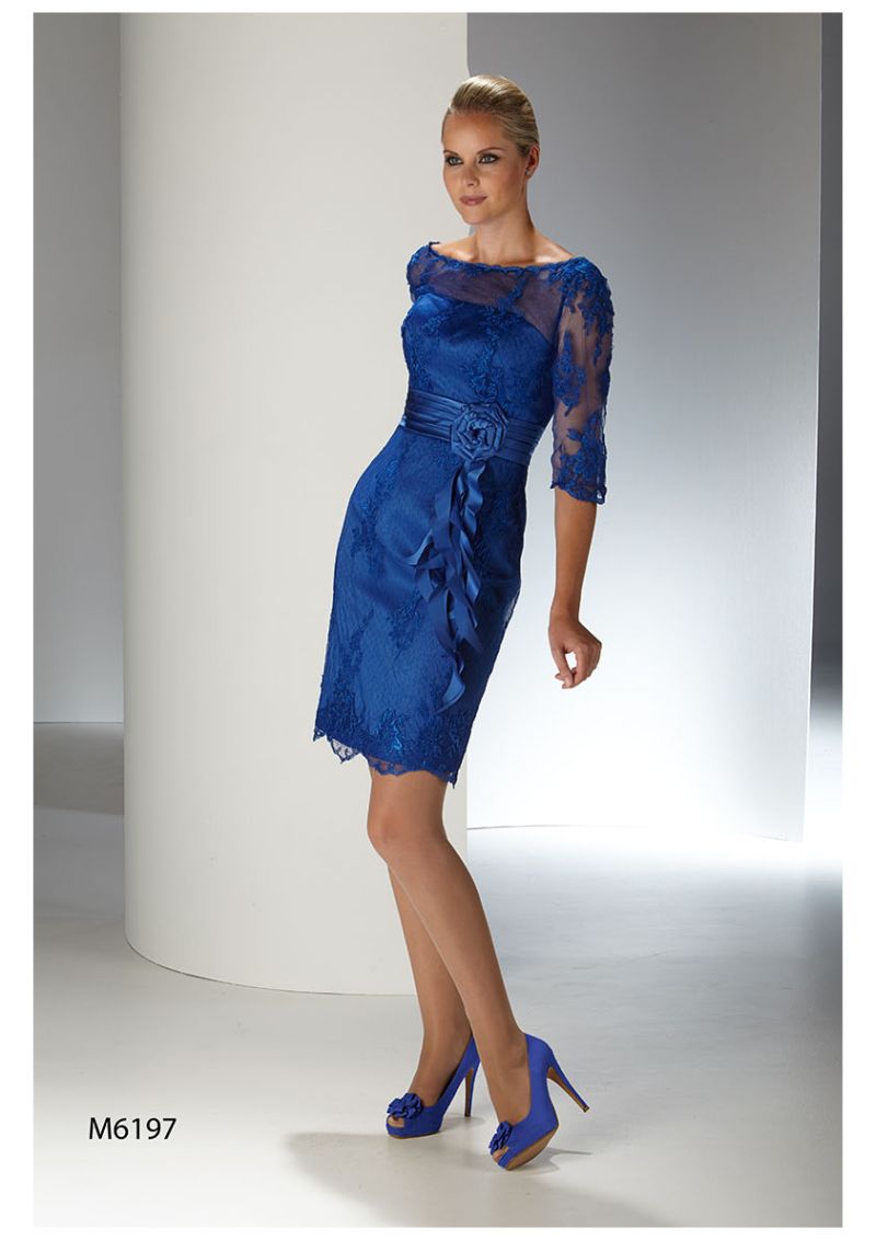 Стильное платье с прозрачными рукавами