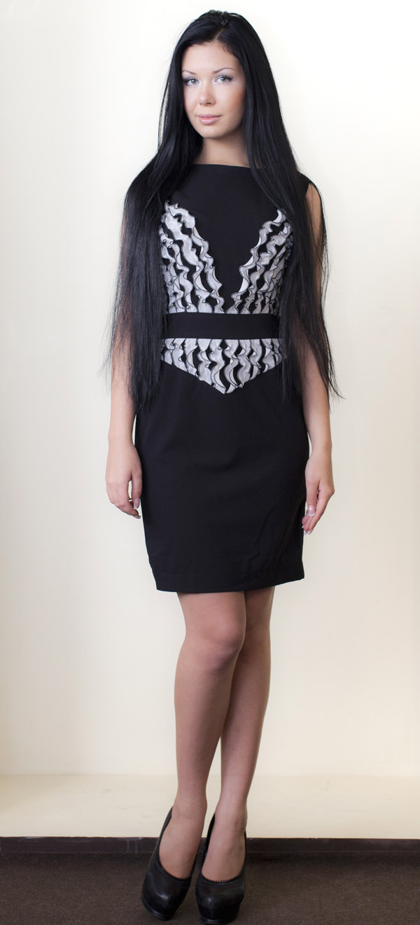 Коктейльное платье с декоративным корсетом из рюш