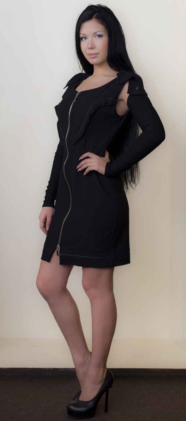 Облегающее платье с трикотажными рукавами