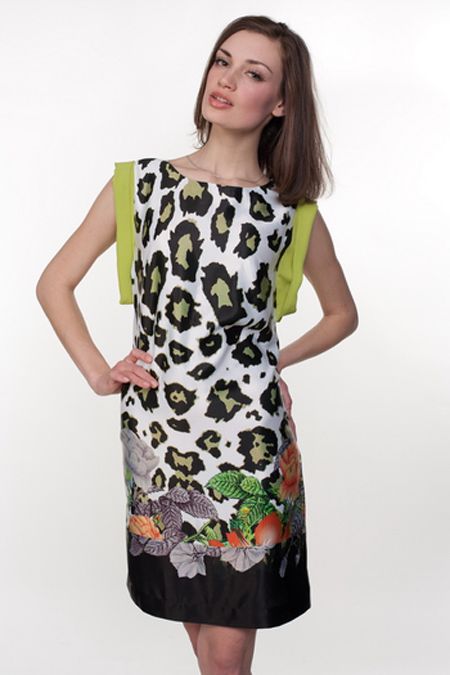 Платье с оригинальным принтом и декором