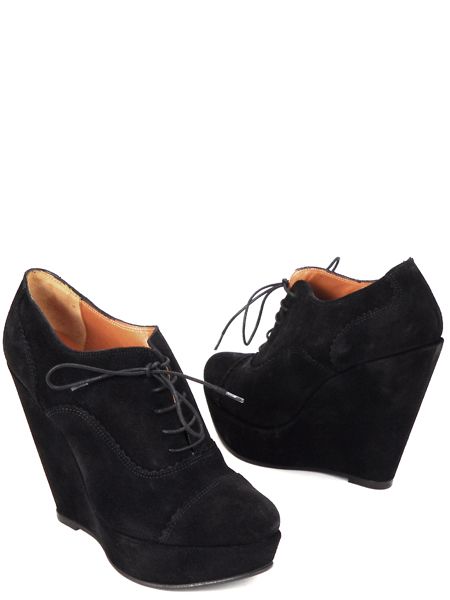 Черные замшевые ботильоны на высокой платформе