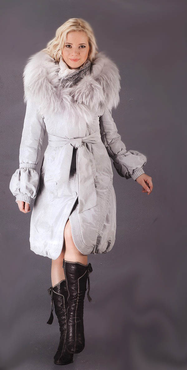 Длинная элегантная курточка с шикарным мехом